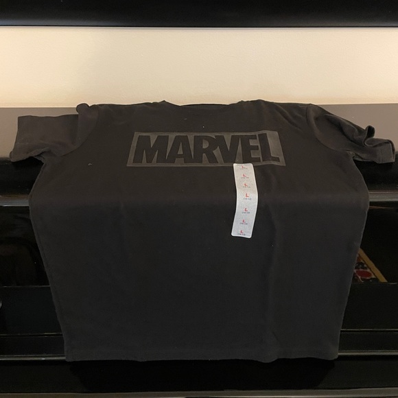 Boys marvel tshirt in large - Picture 4 of 4